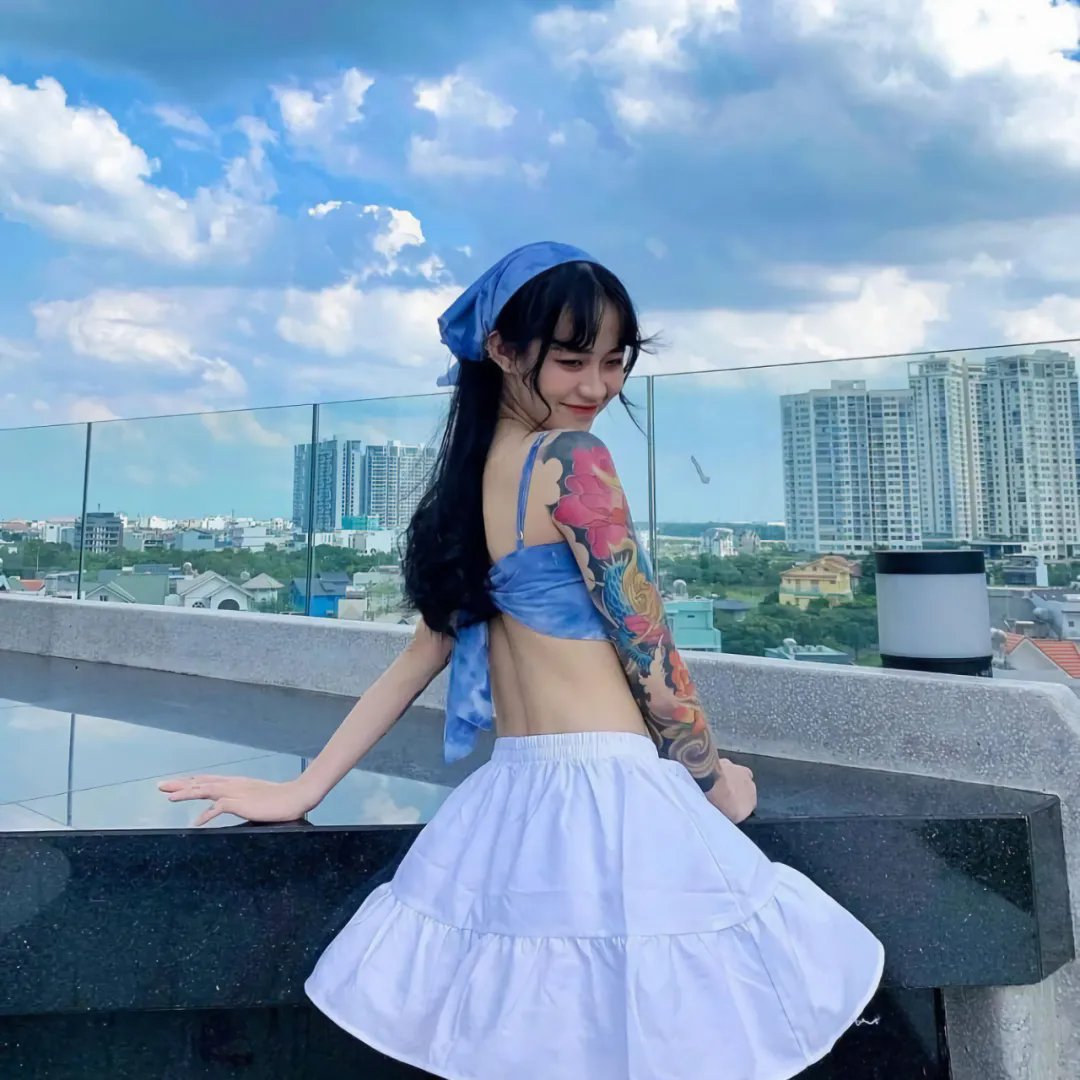 身份曝光后女秘书哭了